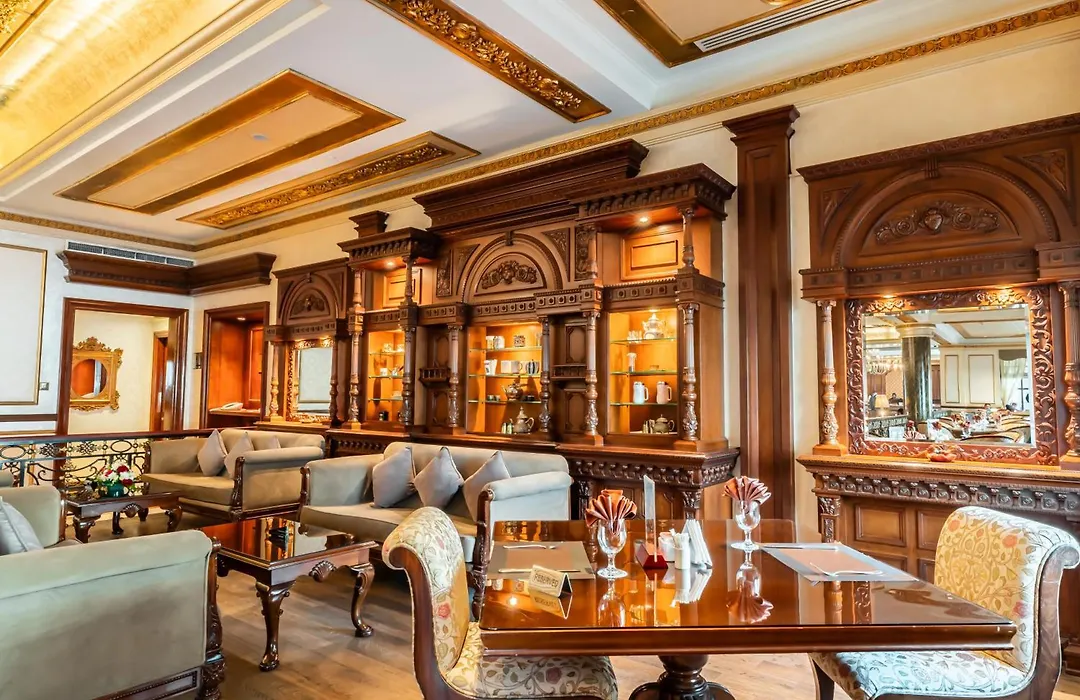 Royal Ascot Hotel-1